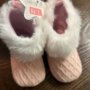 Pink baby girl boots / booties 💕 for winter